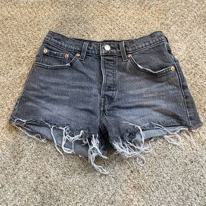 Womens size 25 Levi’s denim shorts